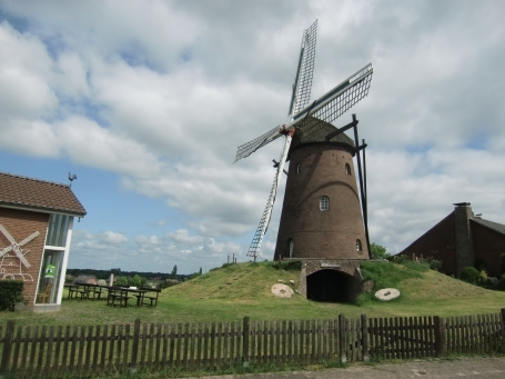 Emmerich : Ortsteil Niederelten, Stokkumer Straße, Gerritzens Mühle ( Turmholländer )